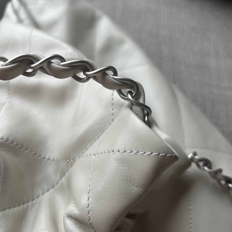 CHANEL 22 小號淡灰銀-21