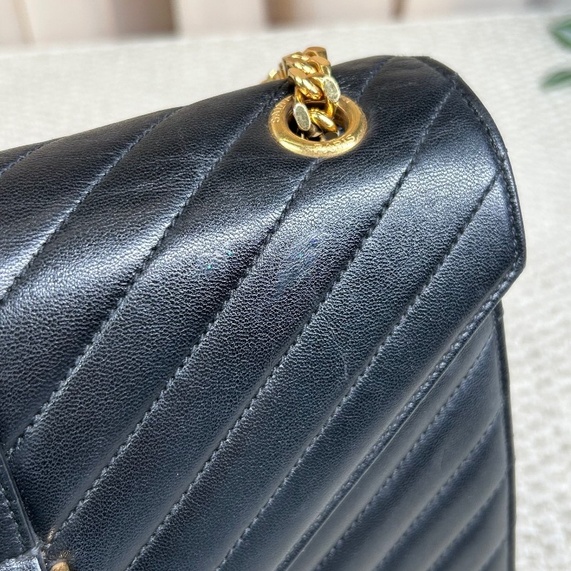 YSL聖羅蘭黑金V紋信封包郵差包 鏈條肩帶可單肩可斜挎 容量實用 適合日常使用-12