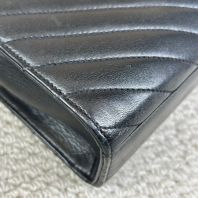 YSL聖羅蘭黑金V紋信封包郵差包 鏈條肩帶可單肩可斜挎 容量實用 適合日常使用-15