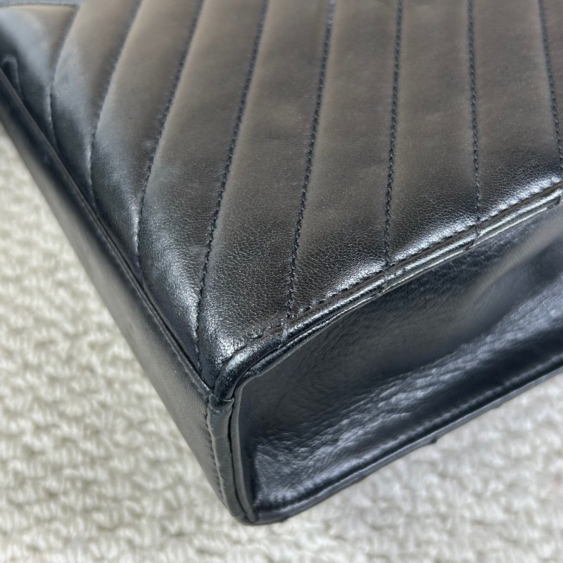 YSL聖羅蘭黑金V紋信封包郵差包 鏈條肩帶可單肩可斜挎 容量實用 適合日常使用-16