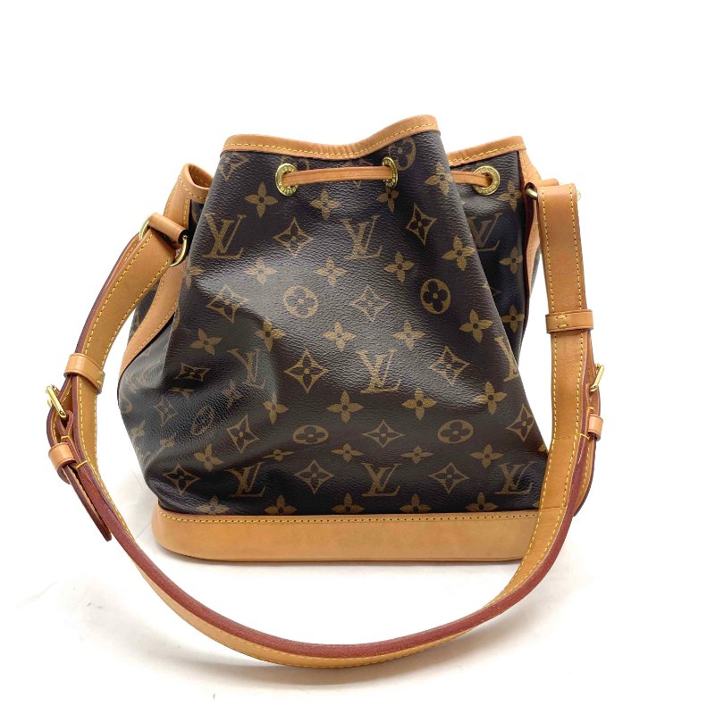 LV 字紋中款水桶包-1