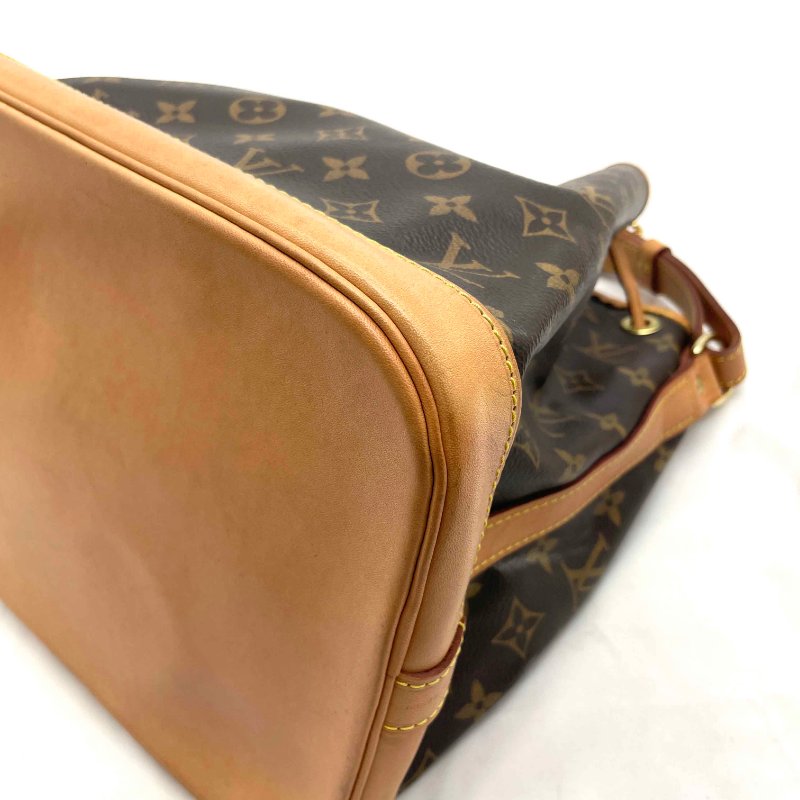 LV 字紋中款水桶包-6