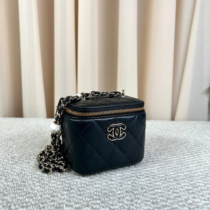 Chanel香奈兒黑金鏈條化妝盒子包 琺瑯雙C愛心扣 黑色羊皮 鏈條設計精緻-1