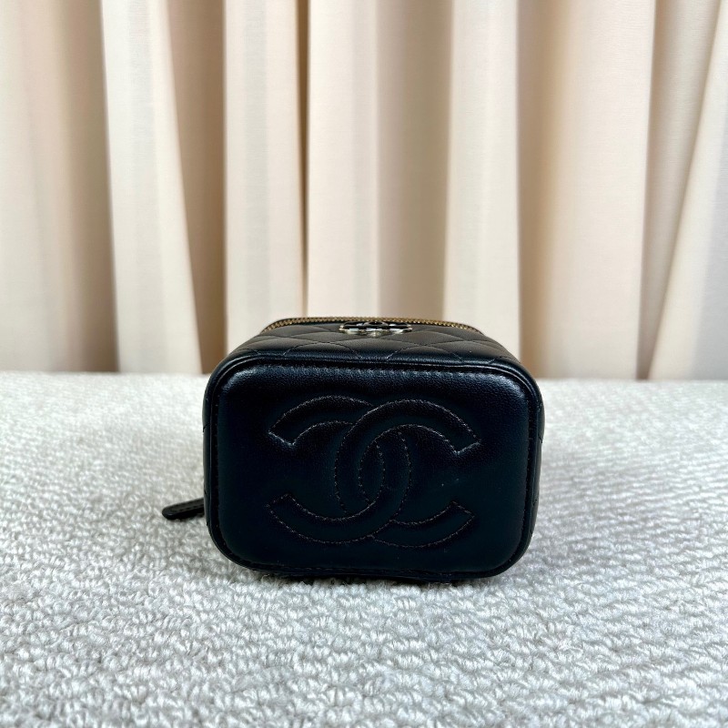 Chanel香奈兒黑金鏈條化妝盒子包 琺瑯雙C愛心扣 黑色羊皮 鏈條設計精緻-4