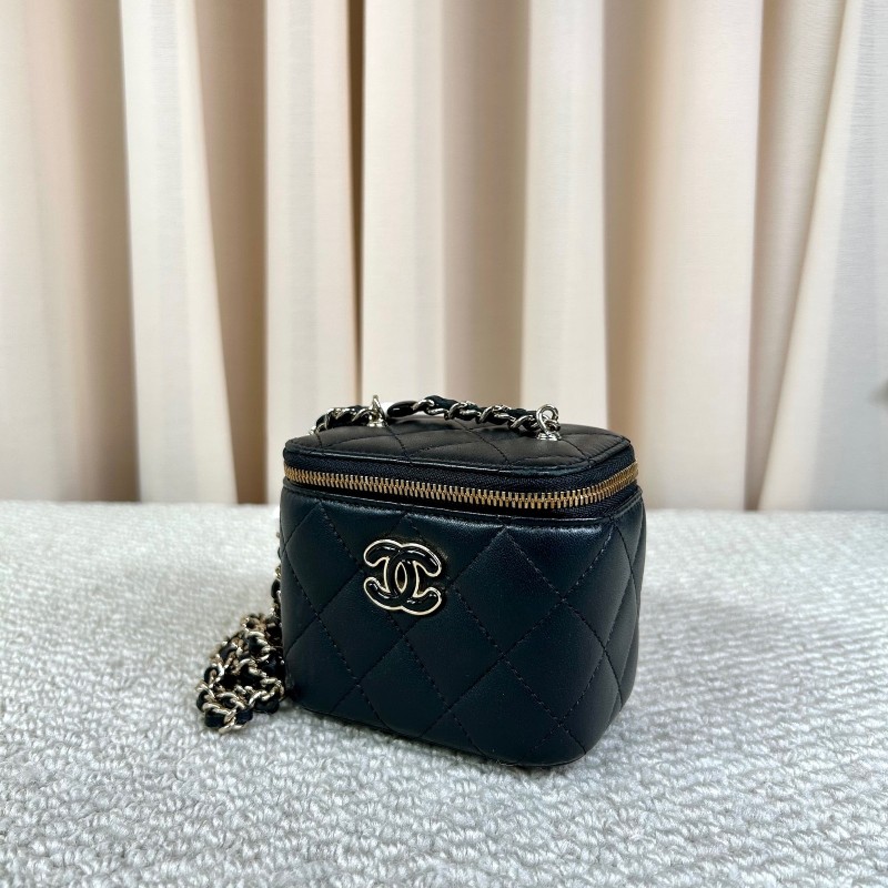 Chanel香奈兒黑金鏈條化妝盒子包 琺瑯雙C愛心扣 黑色羊皮 鏈條設計精緻-7