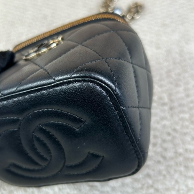 Chanel香奈兒黑金鏈條化妝盒子包 琺瑯雙C愛心扣 黑色羊皮 鏈條設計精緻-14