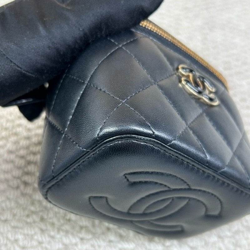 Chanel香奈兒黑金鏈條化妝盒子包 琺瑯雙C愛心扣 黑色羊皮 鏈條設計精緻-15