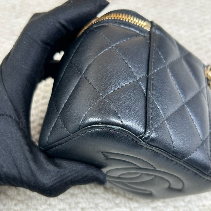 Chanel香奈兒黑金鏈條化妝盒子包 琺瑯雙C愛心扣 黑色羊皮 鏈條設計精緻-17