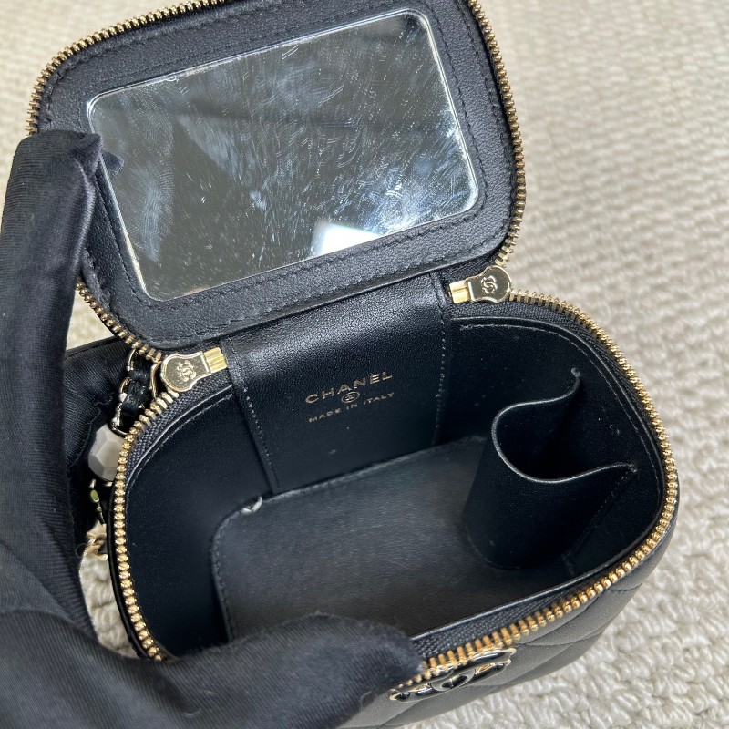 Chanel香奈兒黑金鏈條化妝盒子包 琺瑯雙C愛心扣 黑色羊皮 鏈條設計精緻-19