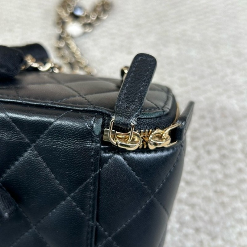 Chanel香奈兒黑金鏈條化妝盒子包 琺瑯雙C愛心扣 黑色羊皮 鏈條設計精緻-20