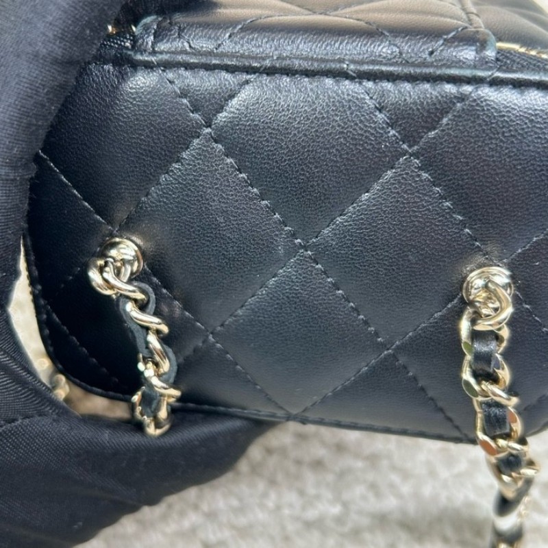 Chanel香奈兒黑金鏈條化妝盒子包 琺瑯雙C愛心扣 黑色羊皮 鏈條設計精緻-27