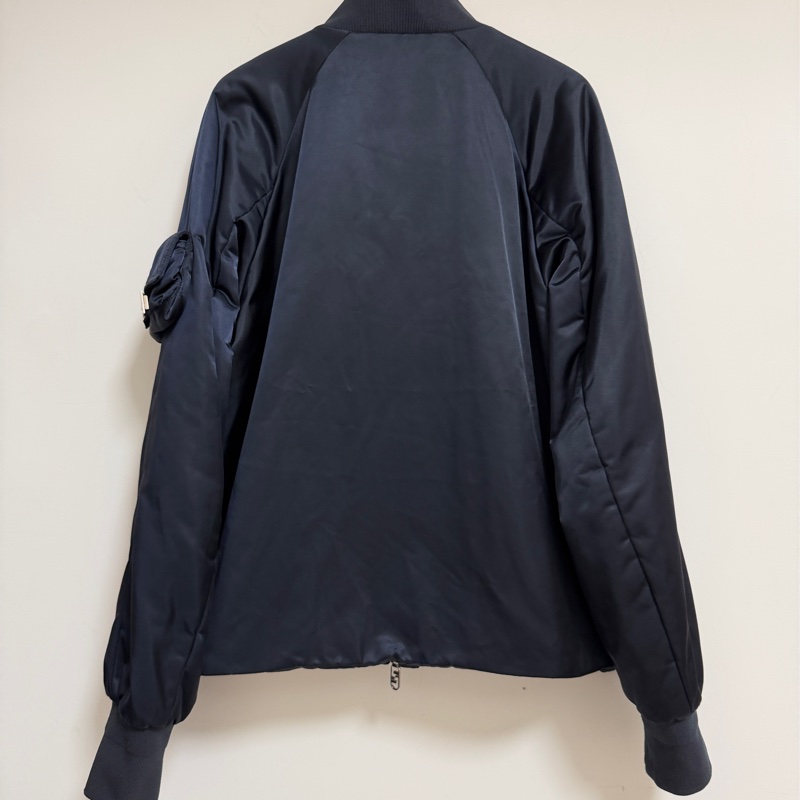 Fendi基本款男生法棍包飛行員外套 原價近10萬-1