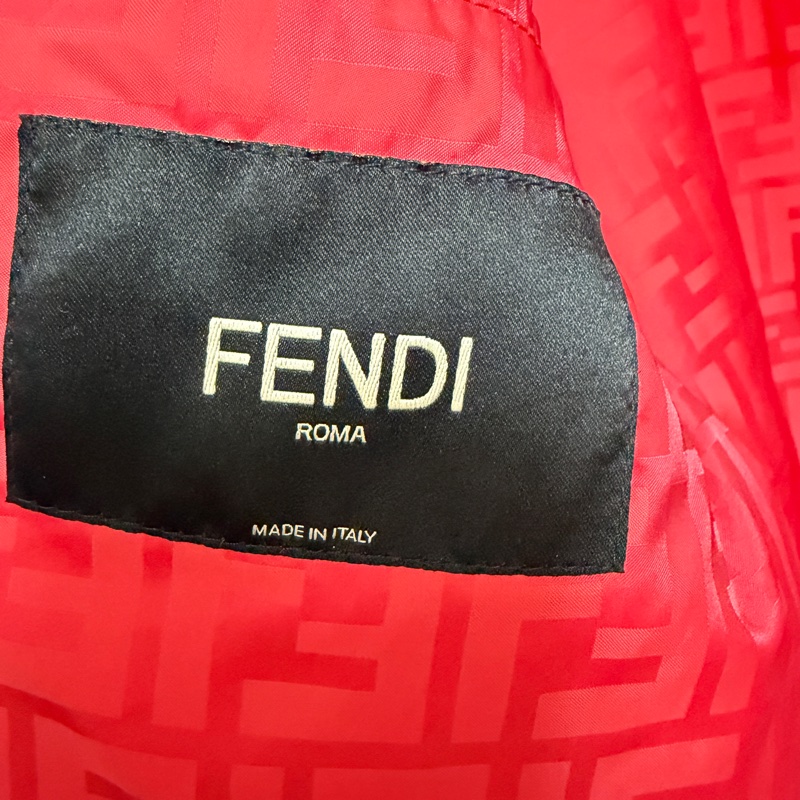 Fendi基本款男生法棍包飛行員外套 原價近10萬-5