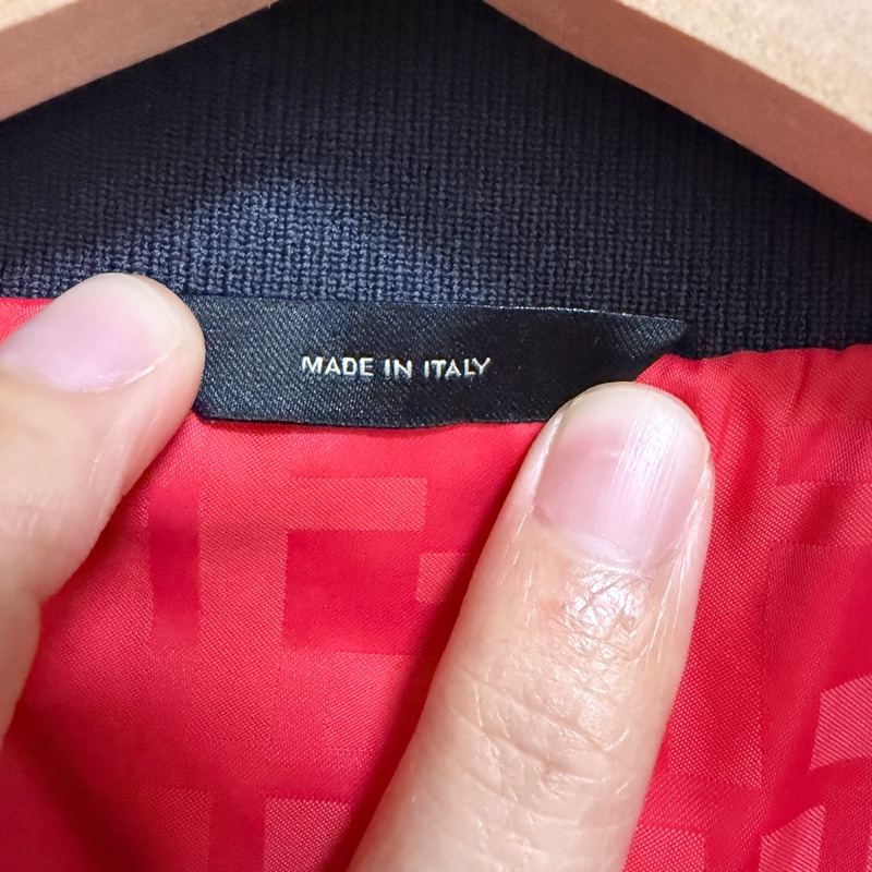 Fendi基本款男生法棍包飛行員外套 原價近10萬-9