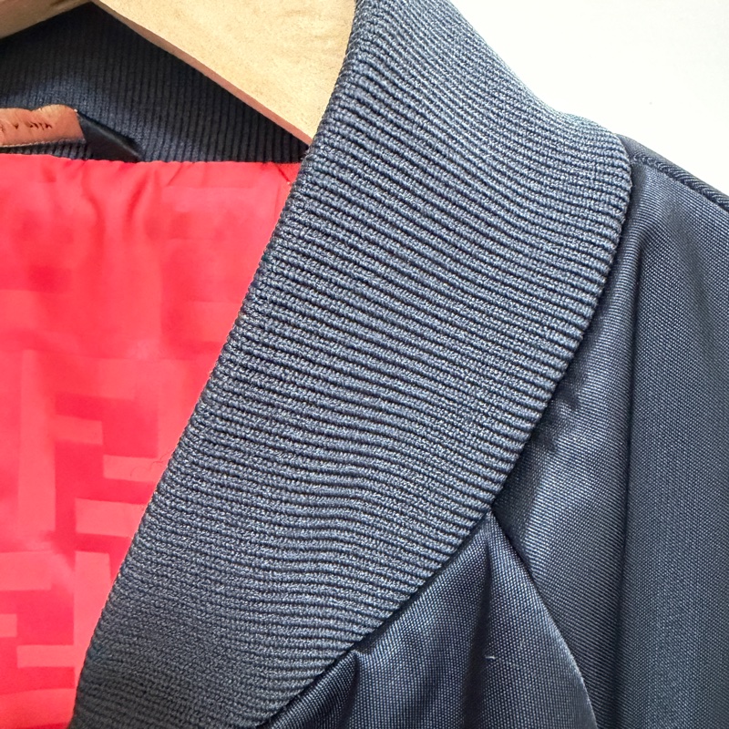 Fendi基本款男生法棍包飛行員外套 原價近10萬-11