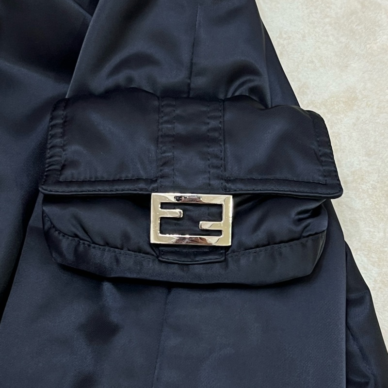 Fendi基本款男生法棍包飛行員外套 原價近10萬-1