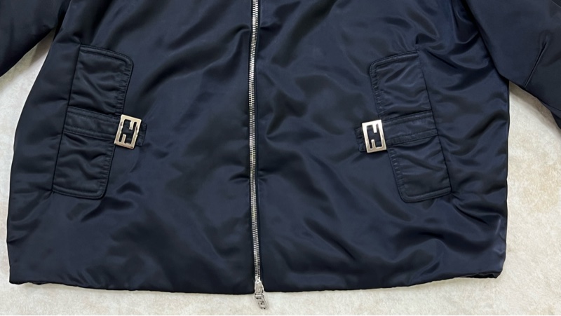 Fendi基本款男生法棍包飛行員外套 原價近10萬-2