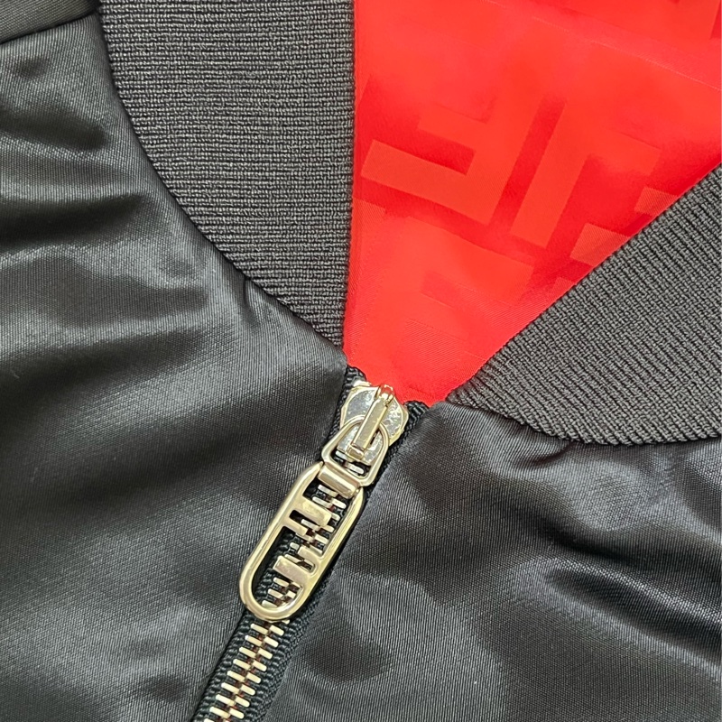 Fendi基本款男生法棍包飛行員外套 原價近10萬-3