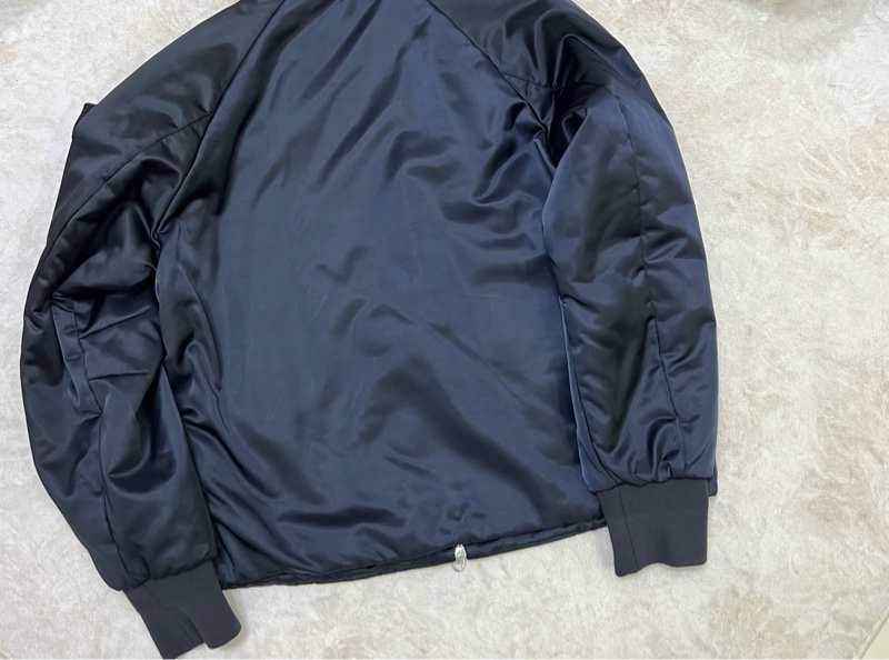 Fendi基本款男生法棍包飛行員外套 原價近10萬-5