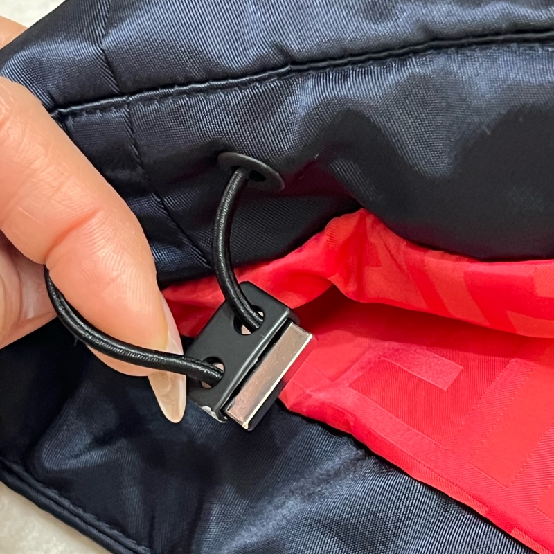 Fendi基本款男生法棍包飛行員外套 原價近10萬-8