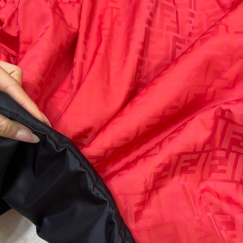 Fendi基本款男生法棍包飛行員外套 原價近10萬-11