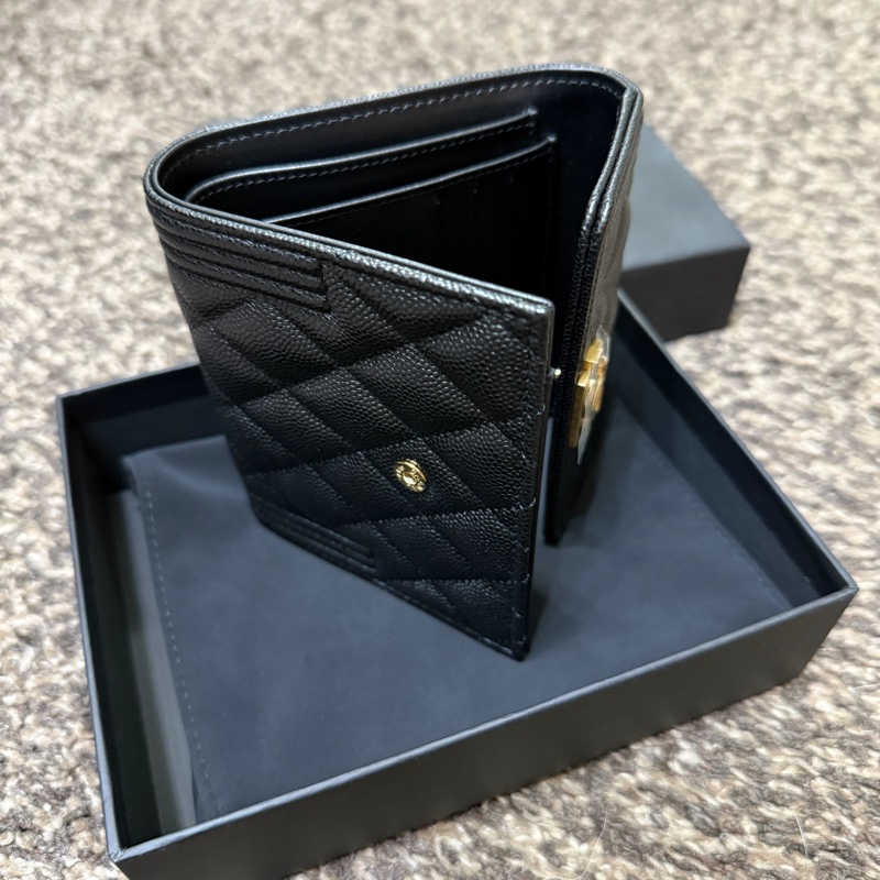 CHANEL香奈兒荔枝牛皮BOY系列暗釦短夾黑金-7