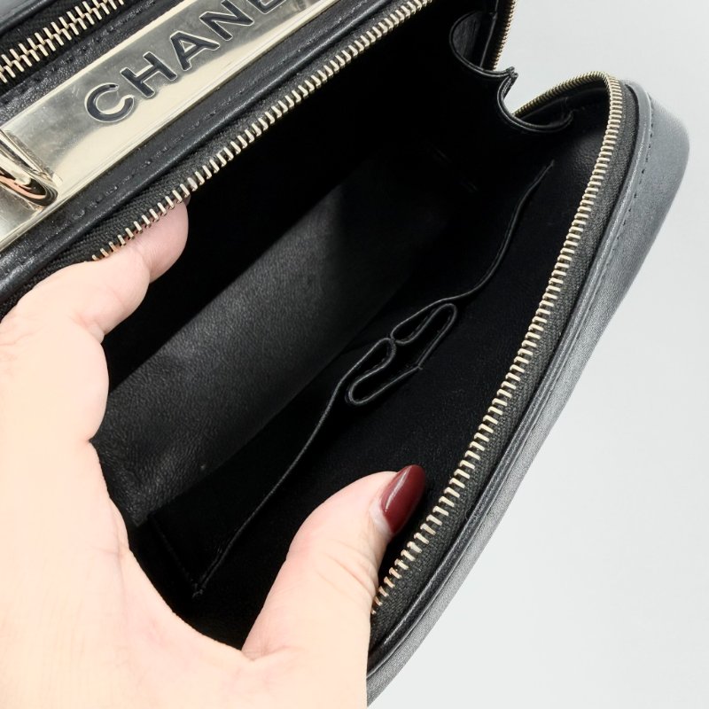 CHANEL - 黑色羊皮Trendycc雙拉鍊保齡球包╻ 小號-16