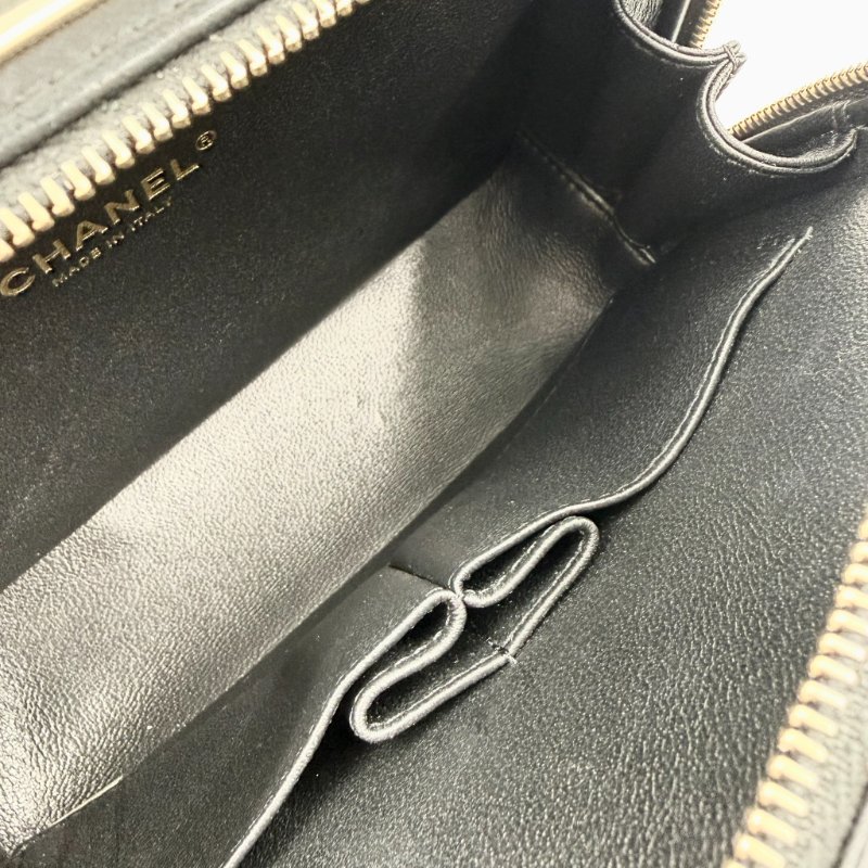 CHANEL - 黑色羊皮Trendycc雙拉鍊保齡球包╻ 小號-17