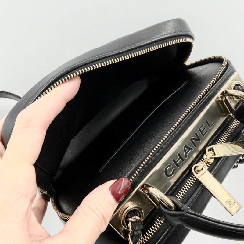 CHANEL - 黑色羊皮Trendycc雙拉鍊保齡球包╻ 小號-20