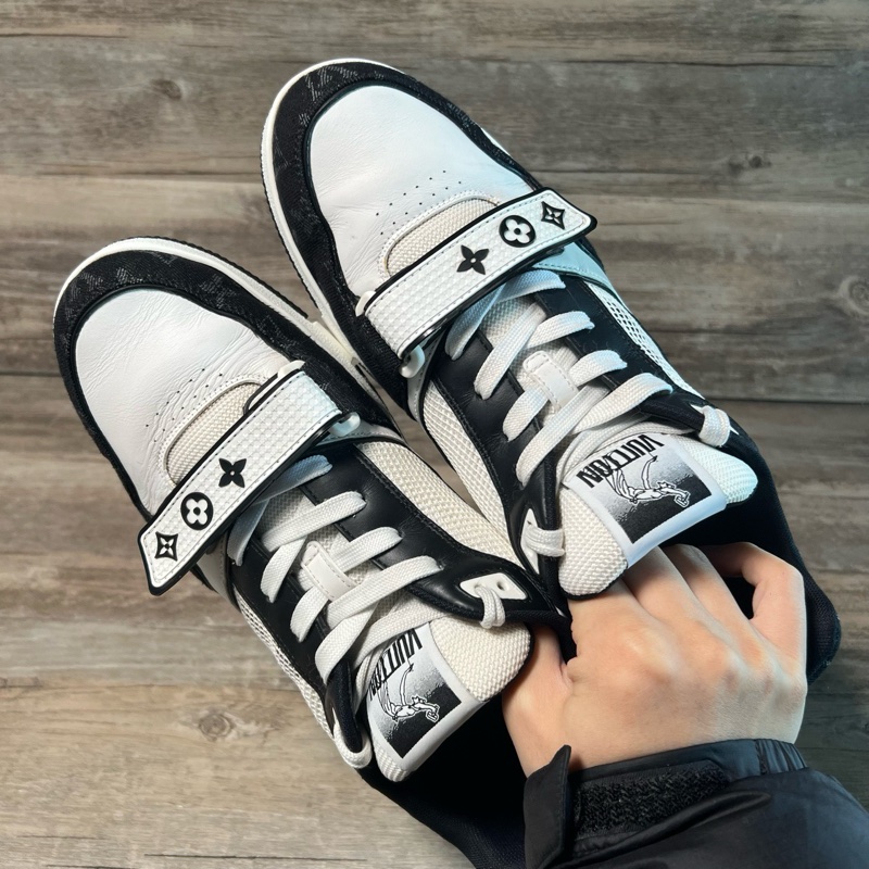 LOUIS VUITTON LV Trainer 黑白牛仔 魔術貼 熊貓 42碼-4