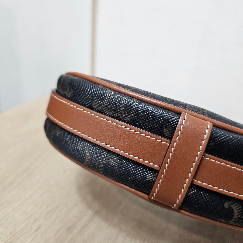 [新年回饋出清🧧] Celine凱旋門AvaTriomphe Mini半月手提包-6