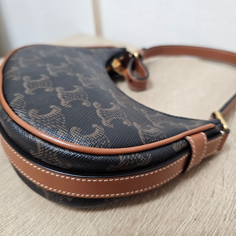 [新年回饋出清🧧] Celine凱旋門AvaTriomphe Mini半月手提包-9