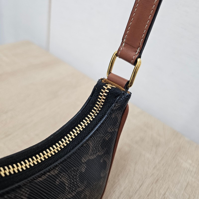 [新年回饋出清🧧] Celine凱旋門AvaTriomphe Mini半月手提包-10