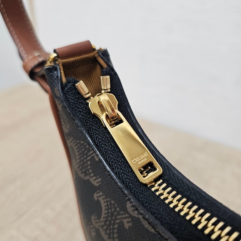 [新年回饋出清🧧] Celine凱旋門AvaTriomphe Mini半月手提包-15