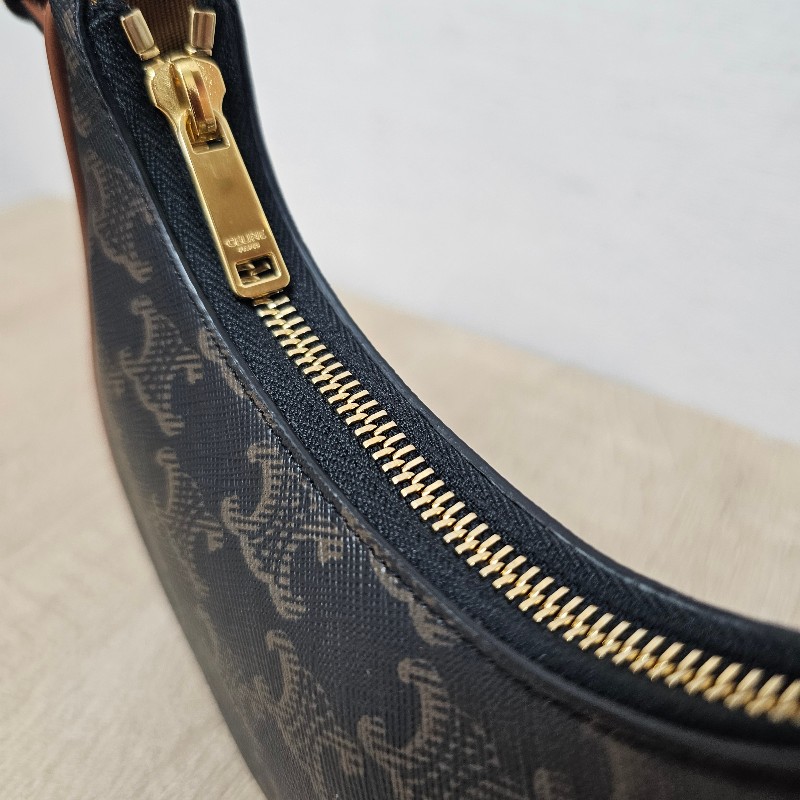 [新年回饋出清🧧] Celine凱旋門AvaTriomphe Mini半月手提包-16