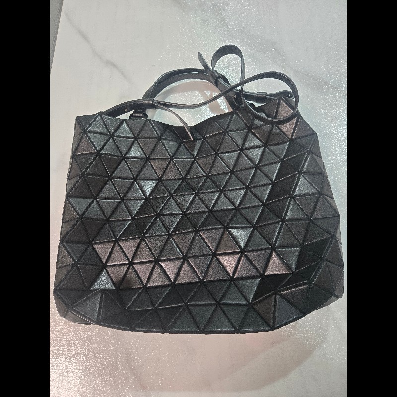 ISSEY MIYAKE 三宅一生 BAOBAO ROCK幾何真皮幾何方格兩用托包-0