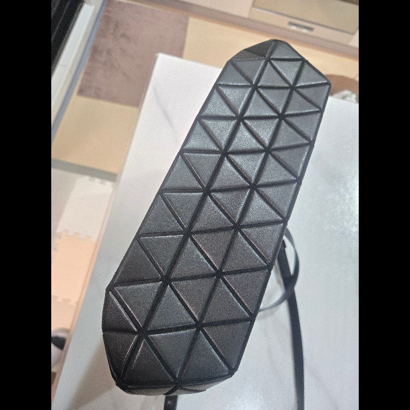 ISSEY MIYAKE 三宅一生 BAOBAO ROCK幾何真皮幾何方格兩用托包-10