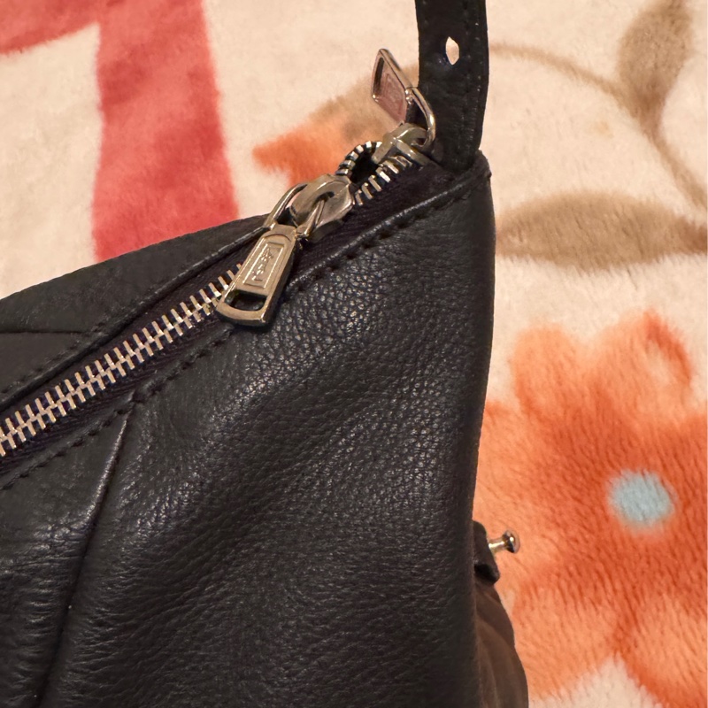 YSL (聖羅蘭)旅行包-2