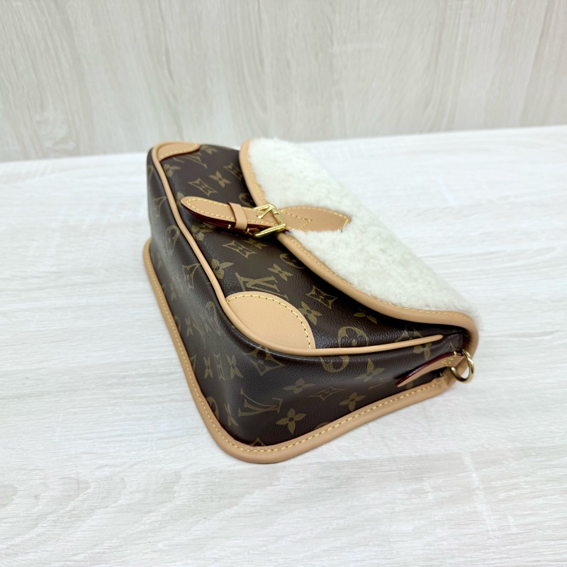 LV原花拚白色羊羔毛Diane下蓋肩側背包M46317-7