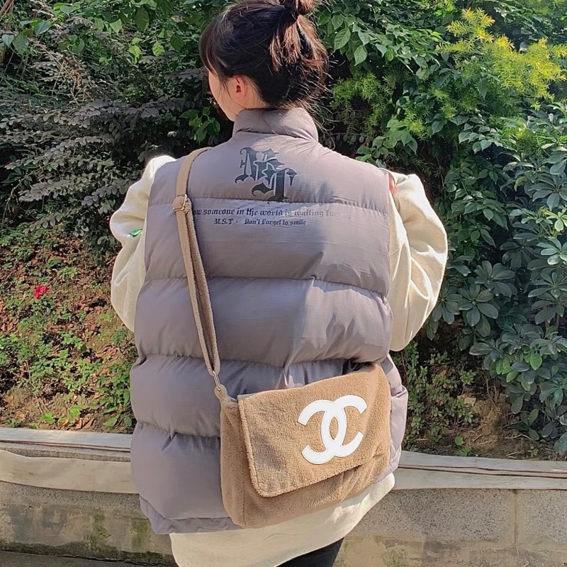 「JL精品代購」98新 香奈兒Chanel奶茶色毛巾包-1