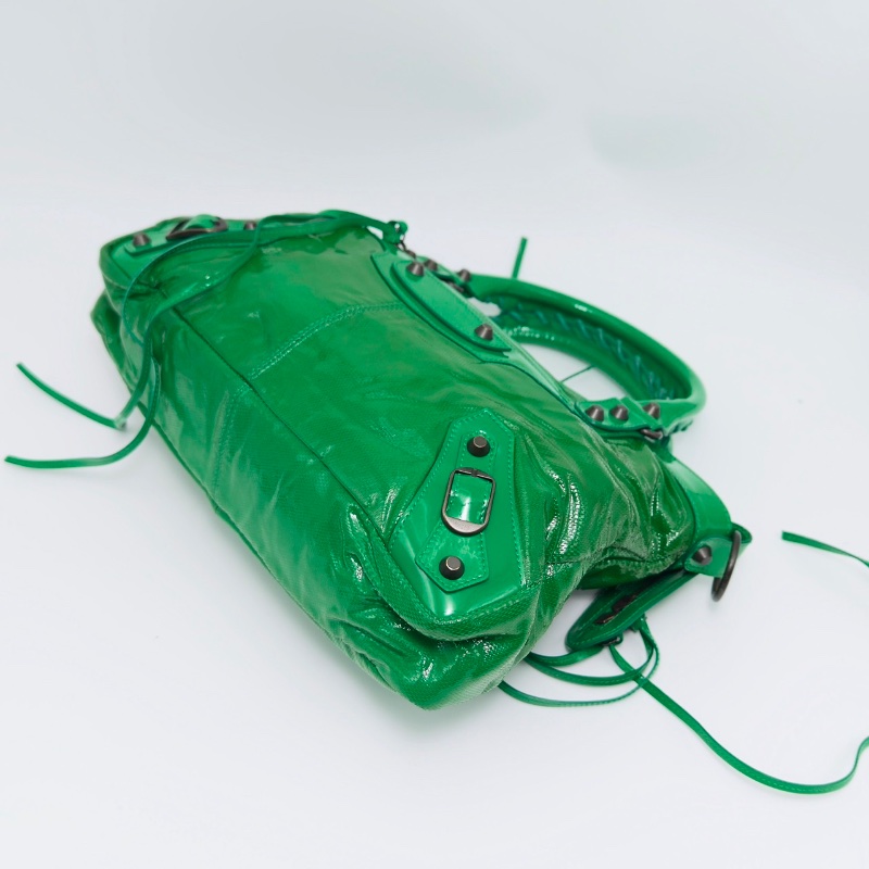 BALENCIAGA 綠色漆皮手提肩背斜背機車包32*21*8 98新配件塵袋-3