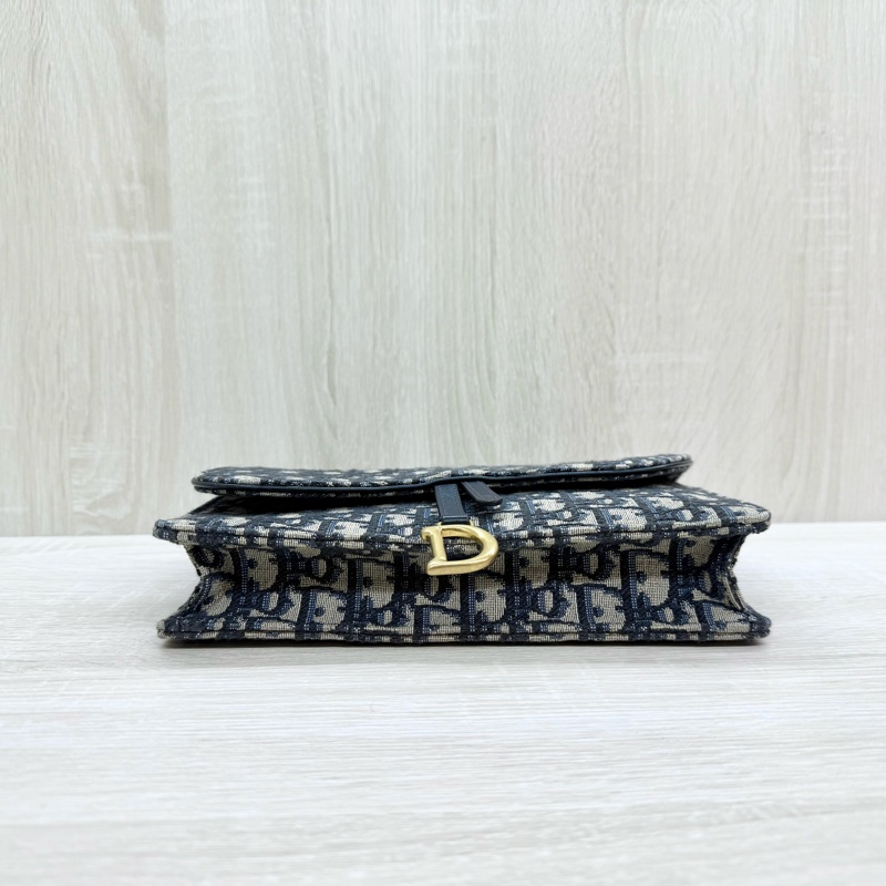 DIOR藍色緹花布Saddle中型下蓋磁吸WOC S5907CTZQ-5