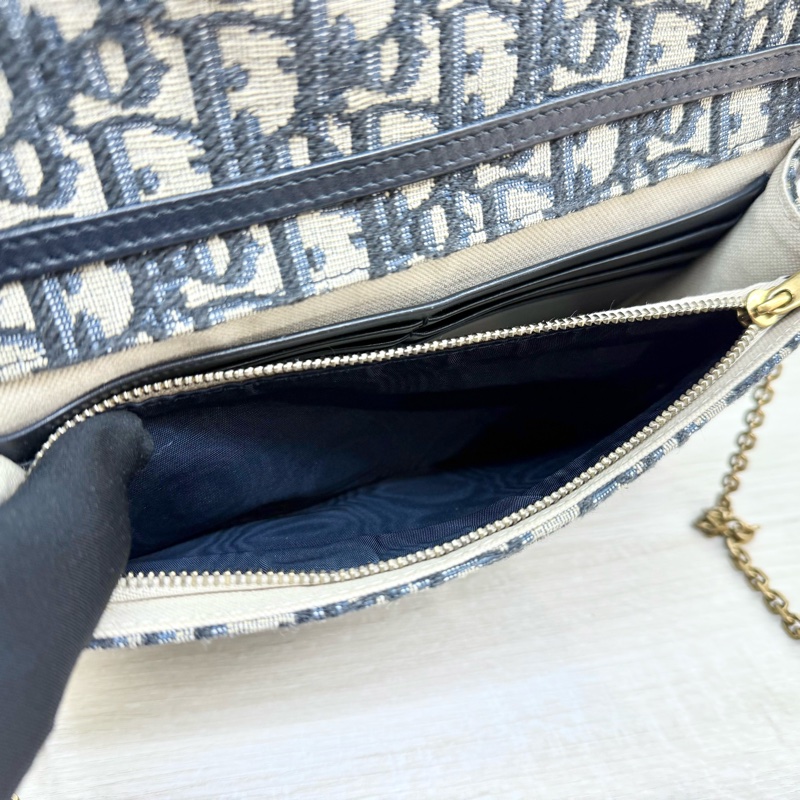 DIOR藍色緹花布Saddle中型下蓋磁吸WOC S5907CTZQ-9