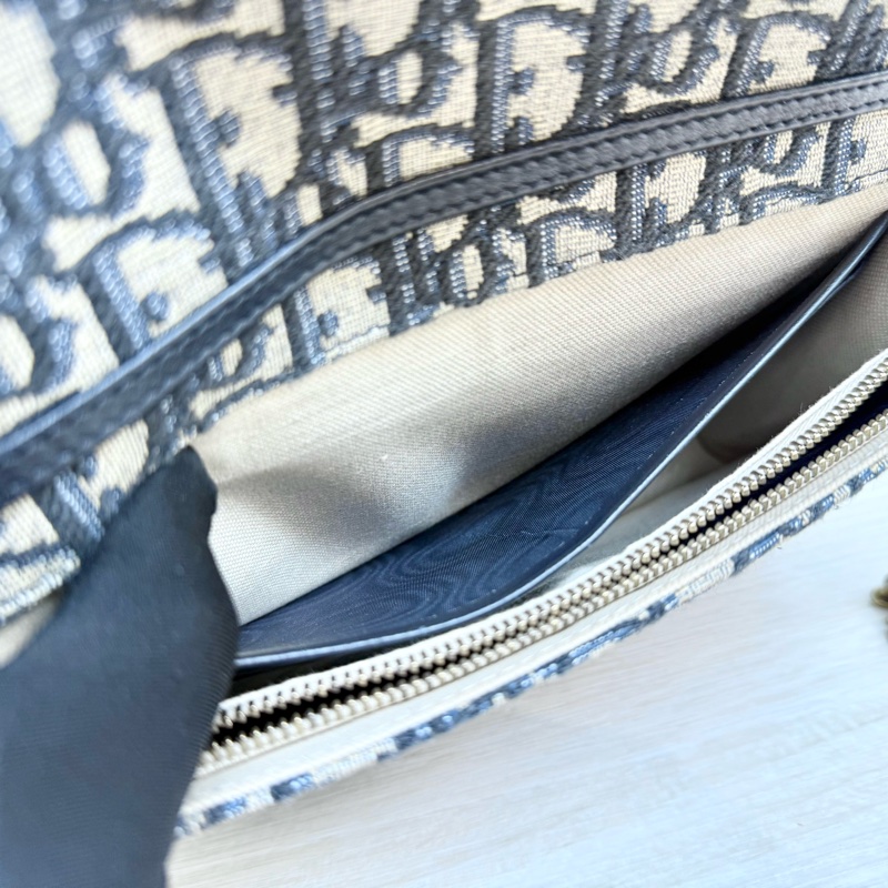 DIOR藍色緹花布Saddle中型下蓋磁吸WOC S5907CTZQ-10