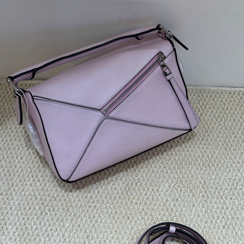 97新Loewe/羅意威 幾何粉色puzzle小號 這個顏色也太嗲太仙女了吧，趙露思等明星同款！-1