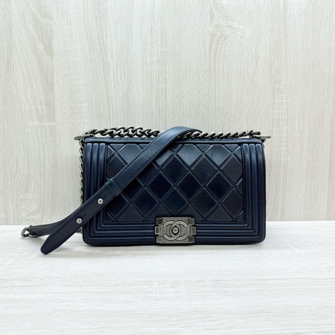 CHANEL藍色牛皮霧銀釦SALZBURG季節限定款BOY25/A67086