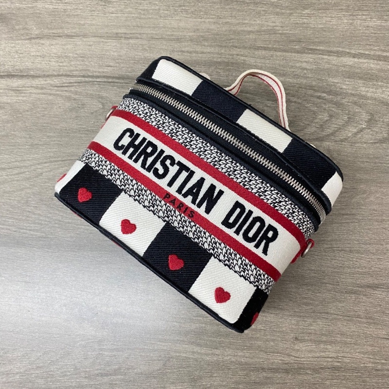 DIOR情人節限定拼色愛心化妝盒子包18*13*10 98新配件塵袋-3