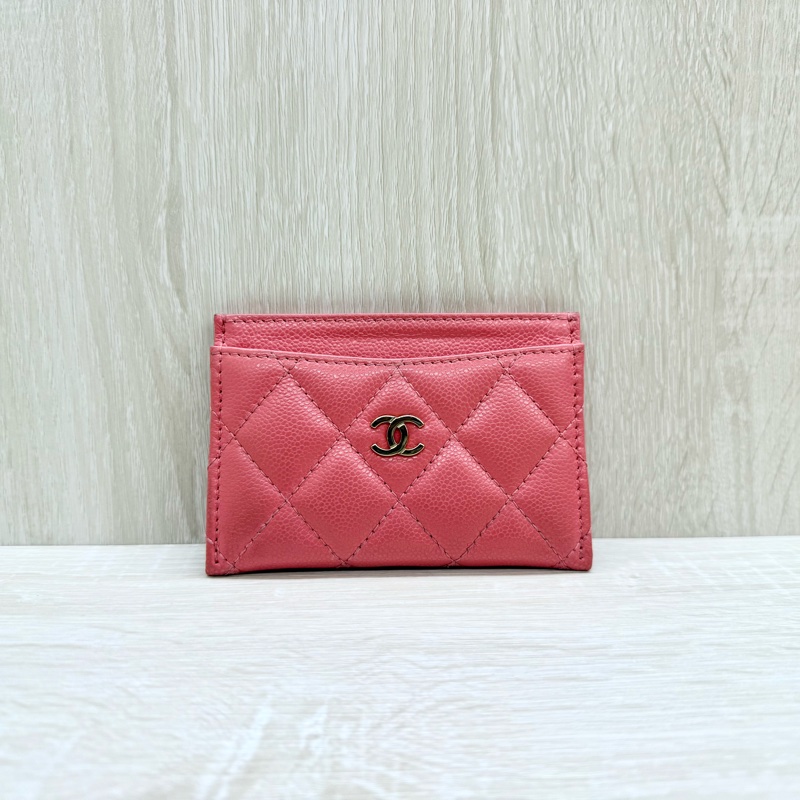 CHANEL粉色荔枝牛皮金釦卡片夾AP0213-0