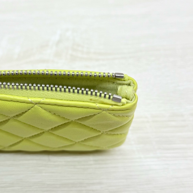 CHANEL螢光黃羊皮銀釦一字拉鏈零錢包A82365-11