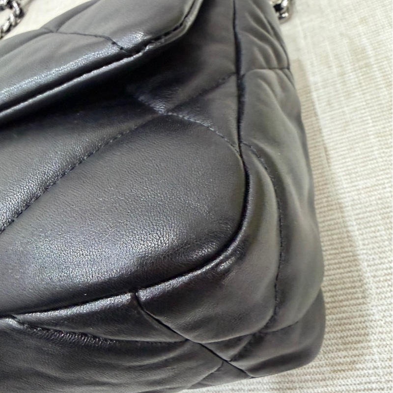 CHANEL 香奈兒 19系列 經典雙C LOGO菱格紋小羊皮三用金鍊包 黑色-9